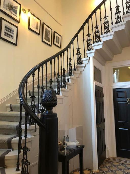 Luxury Apartment Opposite The Shambles York Exterior foto