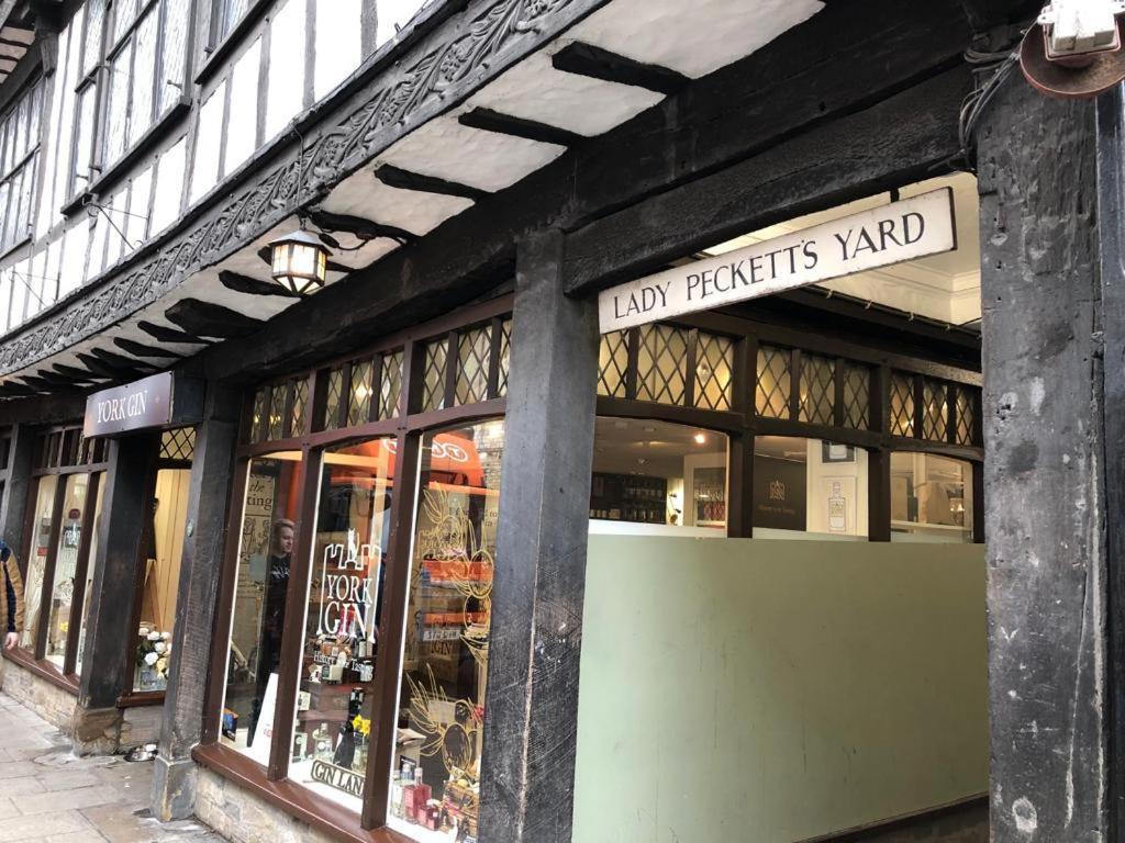 Luxury Apartment Opposite The Shambles York Exterior foto